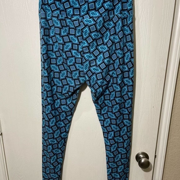 Lularoe tall and curvy leggings - Picture 5 of 6